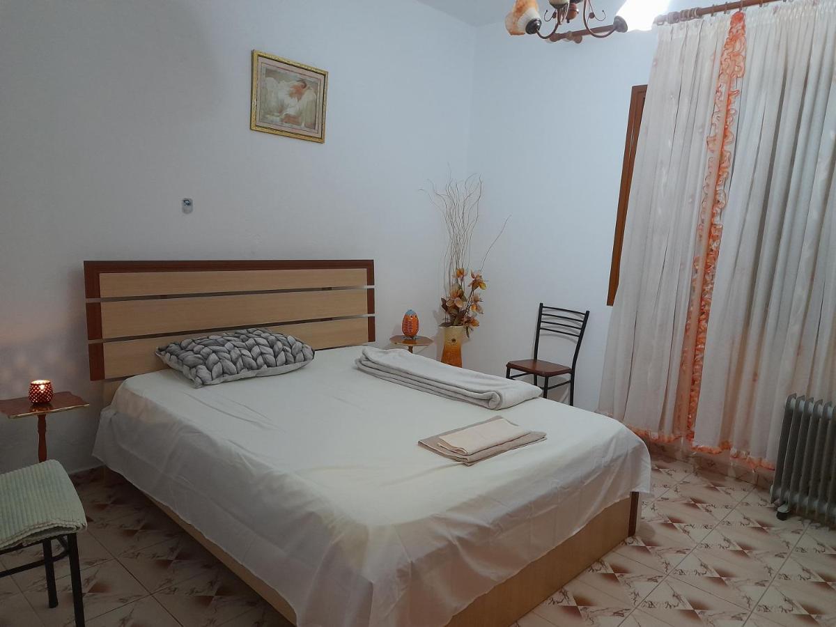 Appartamento Perondi Berat Kuçovë Esterno foto