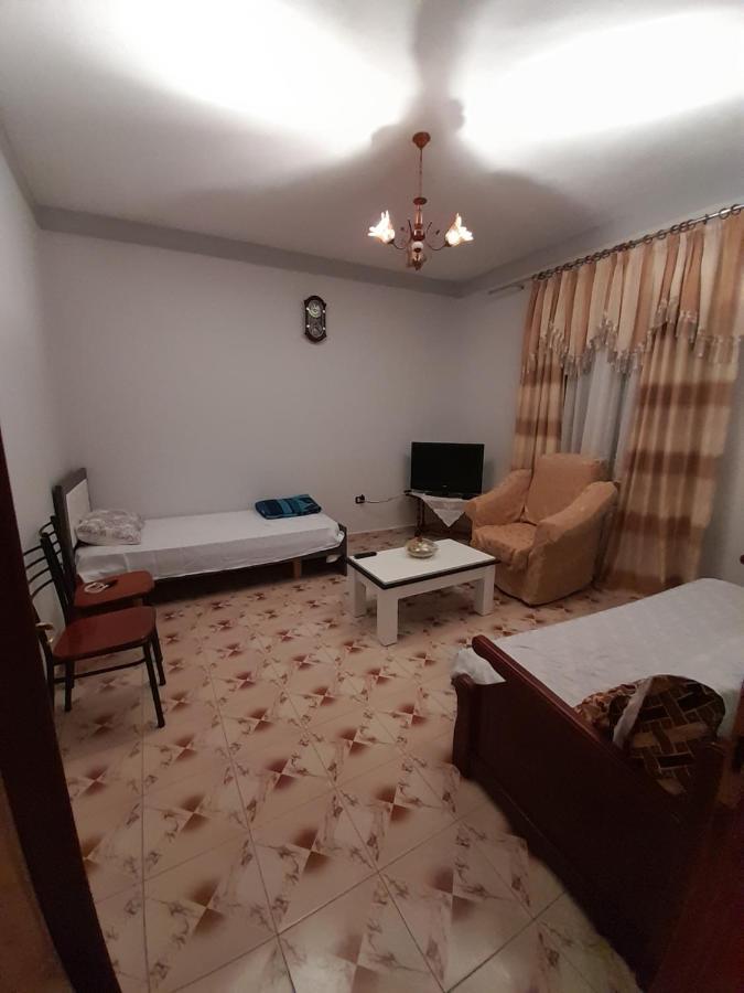 Appartamento Perondi Berat Kuçovë Esterno foto