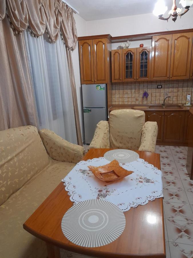 Appartamento Perondi Berat Kuçovë Esterno foto