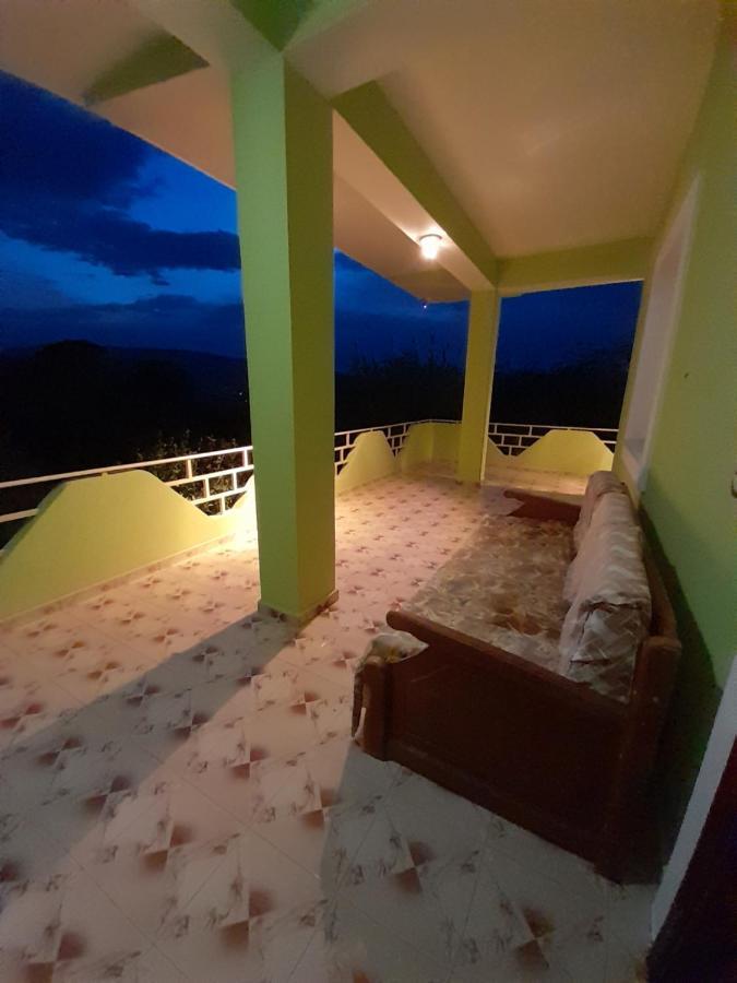 Appartamento Perondi Berat Kuçovë Esterno foto
