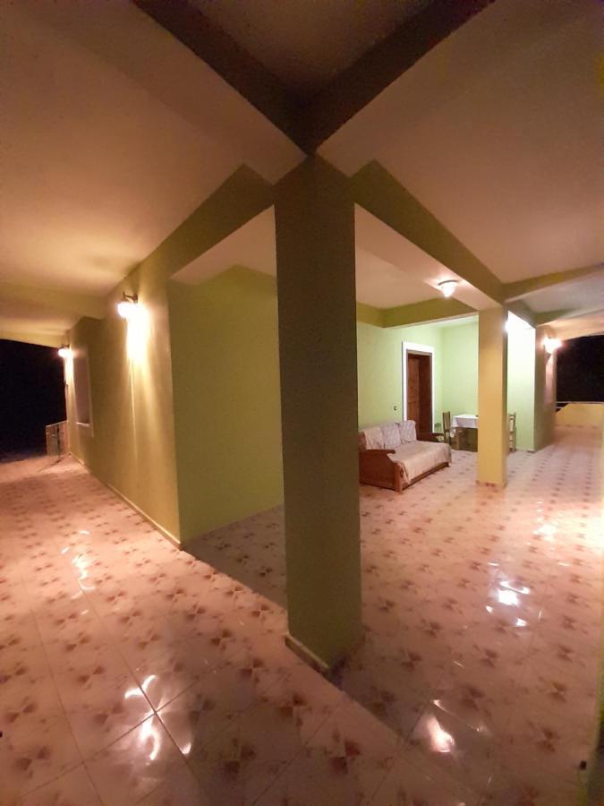 Appartamento Perondi Berat Kuçovë Esterno foto